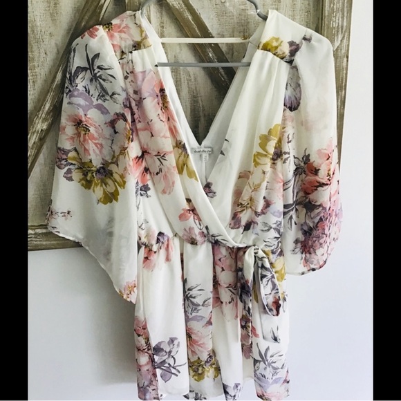 CHARLOTTE RUSSE FLORAL ROMPER - Picture 2 of 5